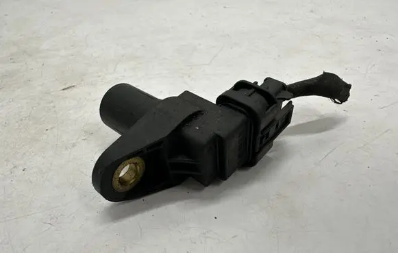 Mercedes-Benz E W211 Camshaft position sensor A0051531328