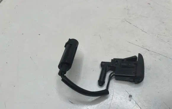 BMW X3 E83 Windshield washer spray nozzle 7110851
