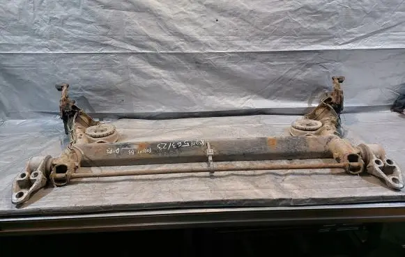 Volkswagen PASSAT B5 Rear axle beam 