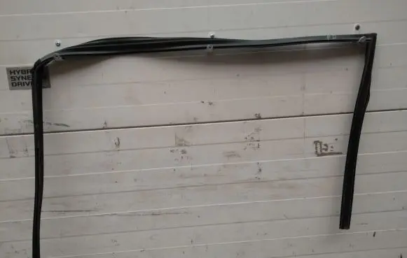 KIA Sportage Rubber seal front door window/glass 