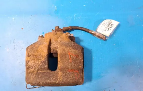 Volkswagen PASSAT B6 Front brake caliper