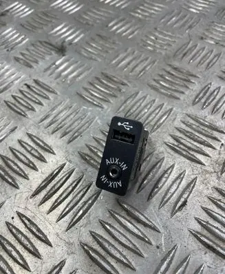 BMW 5 F10 F11 AUX in-socket connector 9237653