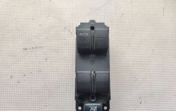 Mazda 2 Electric window control switch 05074535