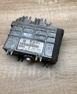 Volkswagen Polo III 6N 6N2 6NF Engine control unit/module ECU 030906027AJ 0261204824