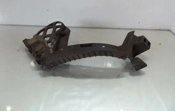 Renault Clio III Headlight/headlamp mounting bracket