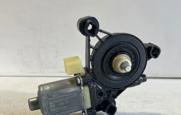 Audi Q7 4M Rear door window regulator motor 0130822705