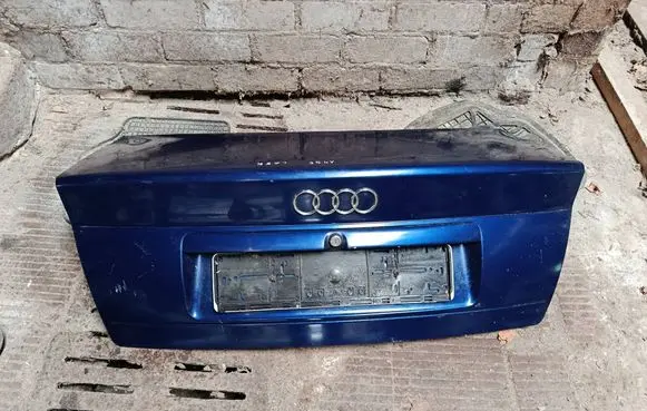 Audi A4 S4 B5 8D Tailgate/trunk/boot lid