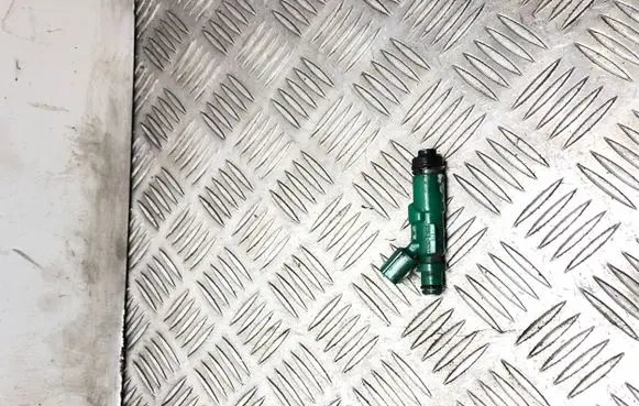 Toyota Yaris Fuel injector 2325021020