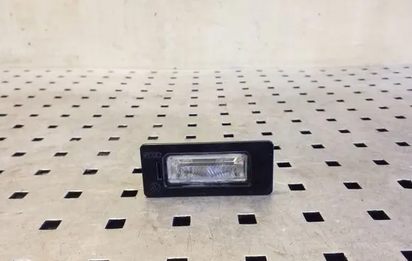 Skoda Yeti (5L) Number plate light 8T0943021