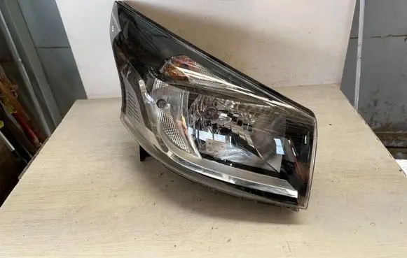 Renault Trafic III (X82) Headlight/headlamp 260105469R 1E01141042
