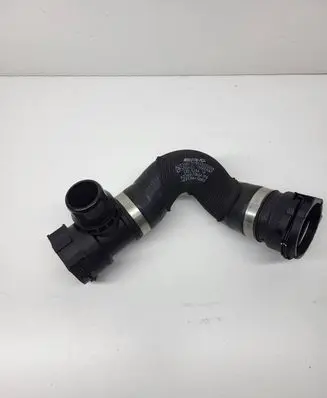 Mercedes-Benz E AMG W212 Engine coolant pipe/hose A2135012701