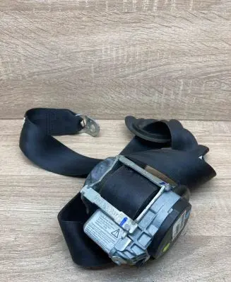 Volkswagen Golf V Front seatbelt 6087165F1C 609823101A