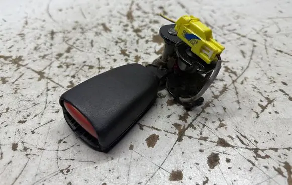 Volvo S80 Rear seatbelt buckle 8632317