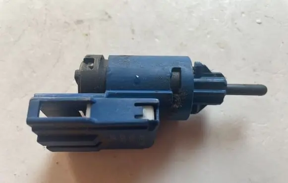 Volkswagen Polo IV 9N3 Clutch pedal sensor 1J0927189F