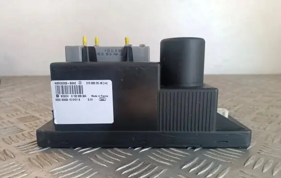 Mercedes-Benz E W210 Central locking vacuum pump 2108002548 0132006364