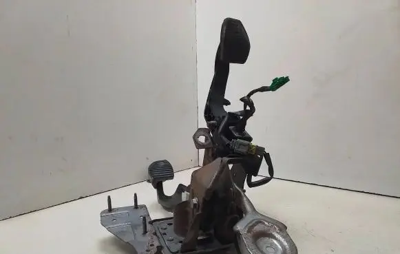 Peugeot 308 Pedal assembly 9681151580