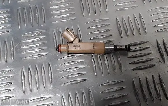 Toyota Prius (XW30) Fuel injector 2325037010
