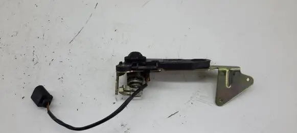 Volkswagen PASSAT B5 Tailgate exterior lock 3B9827297A