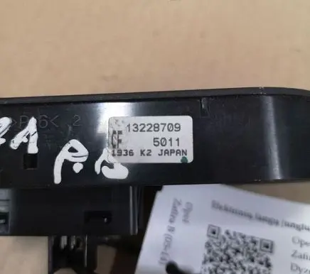 Opel Zafira B Electric window control switch 13228709