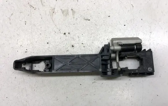 Rear door exterior handle/bracket