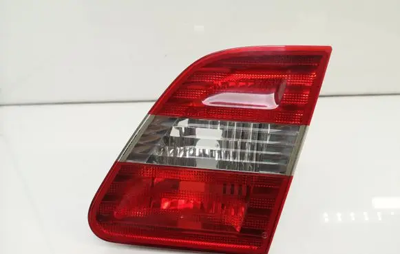 Tailgate rear/tail lights