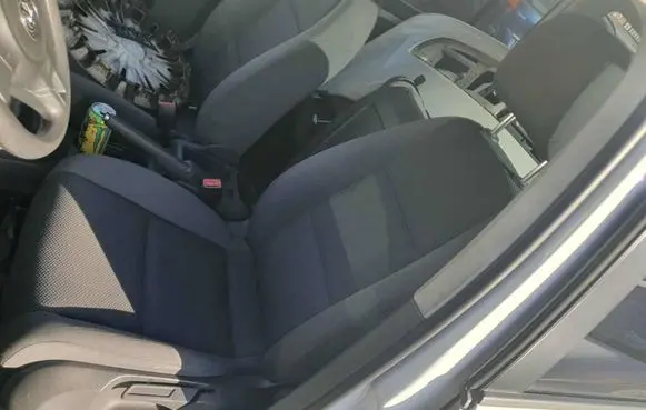 Volkswagen Touran II Front driver seat 