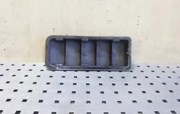 Quarter panel pressure vent