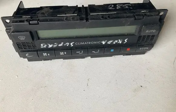 Volkswagen PASSAT B5.5 Climate control unit