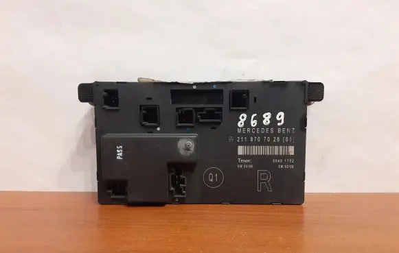 Mercedes-Benz E W211 Door control unit/module 2118707026 8689