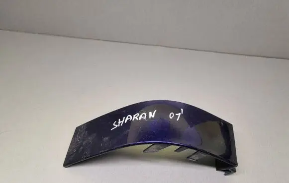 Rear/tail light trim molding