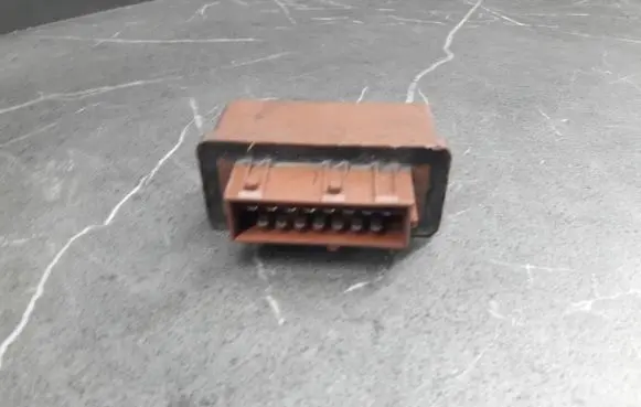 Citroen Xsara Picasso Fuel pump relay 240109