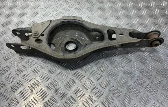 Toyota RAV 4 (XA50) Rear control arm