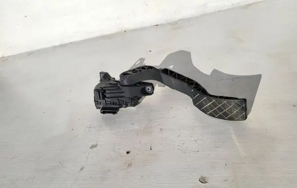 Volkswagen PASSAT B5.5 Accelerator throttle pedal 8D1721523F
