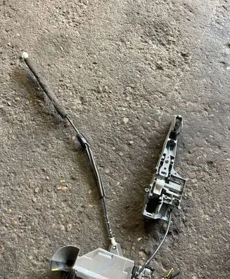 Citroen Berlingo Front door lock 828412
