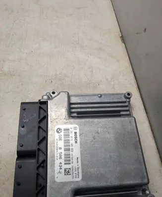 BMW 1 E82 E88 Engine control unit/module 0281016106 8506434 030305122