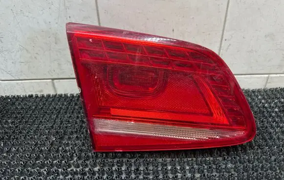 Volkswagen PASSAT B7 Tailgate rear/tail lights