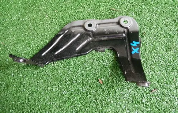 BMW X4 G02 Fender mounting bracket 7424678