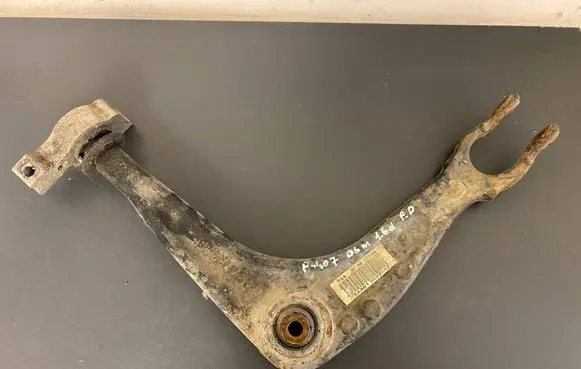 Peugeot 407 Front lower control arm/wishbone 7AAA01 0687754