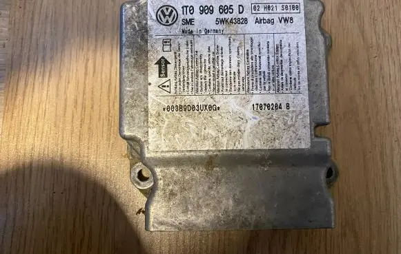 Volkswagen Touran I Airbag control unit/module 1T0909605D 5WK43828