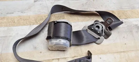 Mitsubishi Space Wagon Rear seatbelt 0428133