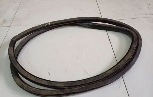 Opel Astra H Rubber seal front coupe door 