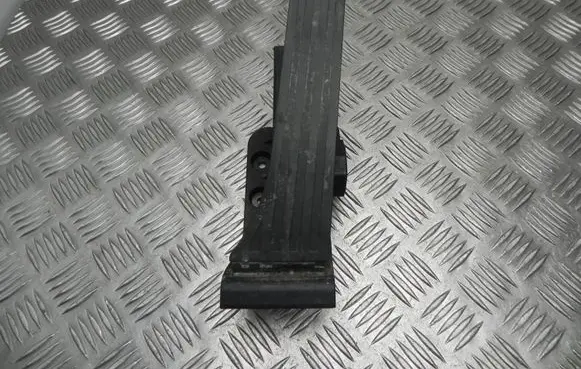 Mercedes-Benz E W212 Accelerator throttle pedal A2223001000 T7567