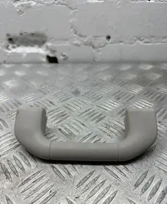 Mercedes-Benz E W212 Front interior roof grab handle A204100051