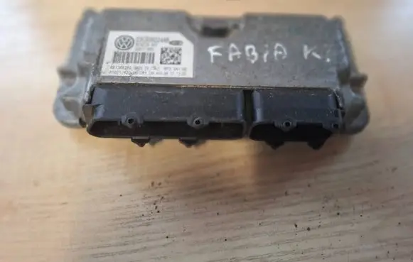 Skoda Fabia Mk2 (5J) Engine control unit/module 03C906024AB
