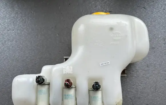 Nissan Patrol Y61 Windshield washer fluid reservoir/tank 28910VC000
