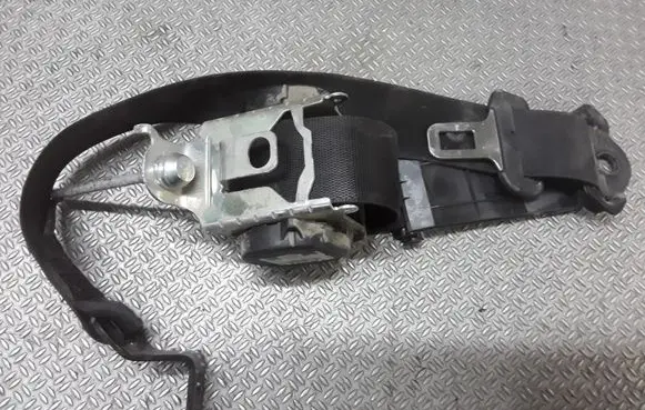 Opel Astra H Front seatbelt 560834801