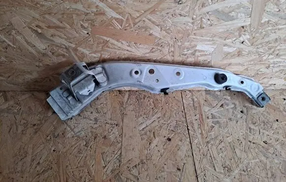 Toyota RAV 4 (XA40) Headlight/headlamp mounting bracket
