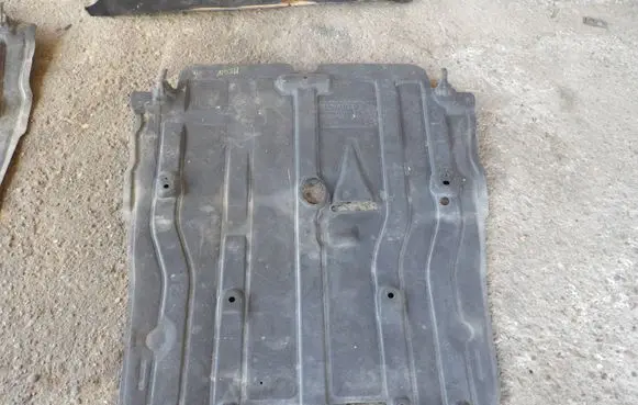 Renault Megane IV Engine splash shield/under tray 758308281R