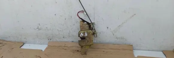 Loading door lock