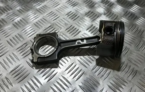 Ford Focus Piston with connecting rod 33507 335.07